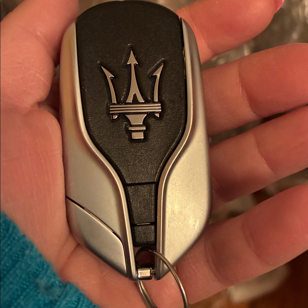 2024 Maserati car🚗 key fob